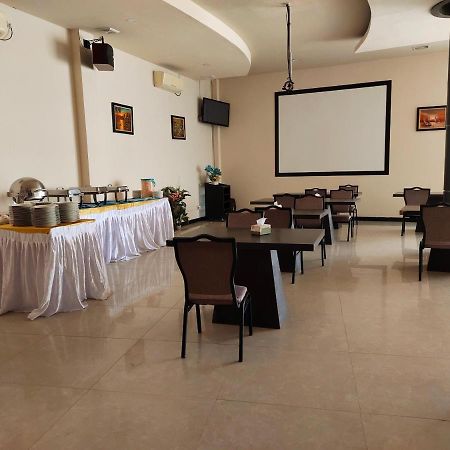Os Hotel Tanjung Uncang Sagulung Eksteriør bilde