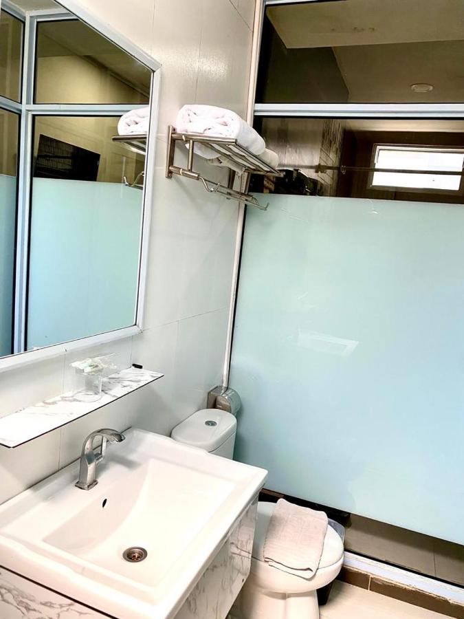 Os Hotel Tanjung Uncang Sagulung Eksteriør bilde