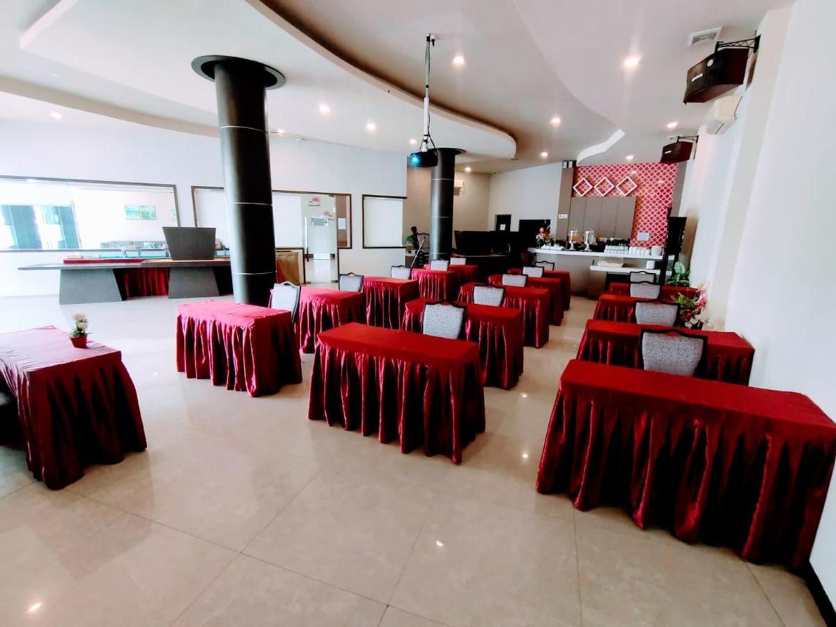 Os Hotel Tanjung Uncang Sagulung Eksteriør bilde