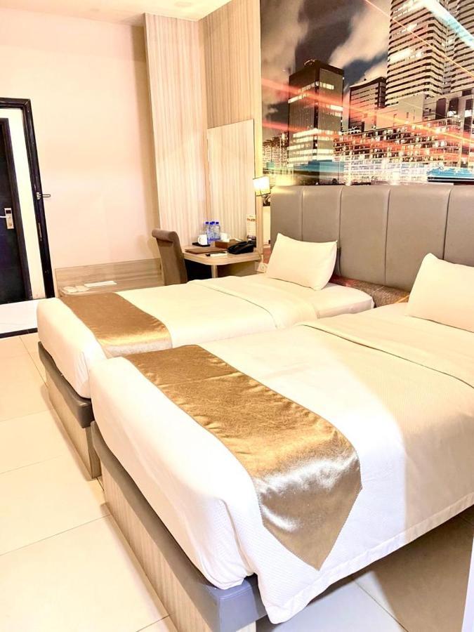 Os Hotel Tanjung Uncang Sagulung Eksteriør bilde