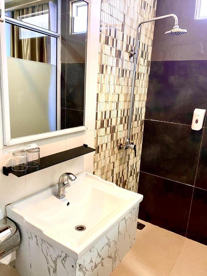 Os Hotel Tanjung Uncang Sagulung Eksteriør bilde