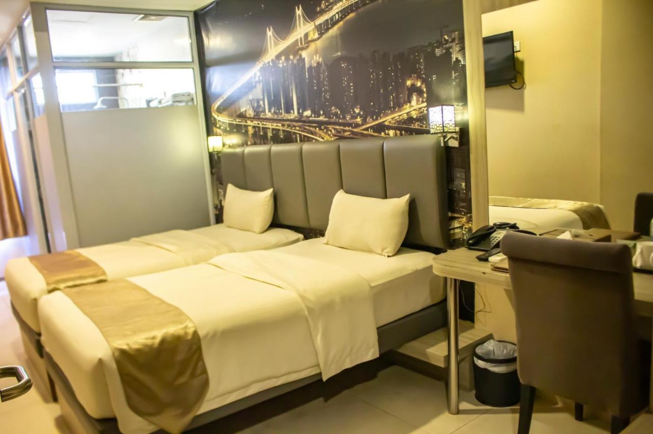 Os Hotel Tanjung Uncang Sagulung Eksteriør bilde